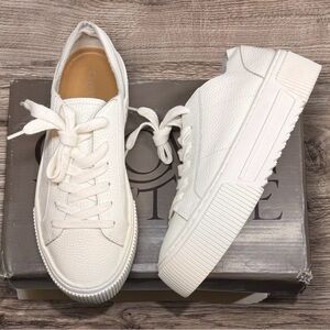 Like New Crown Vintage Mandie Platform Sneaker in White Tumbled Leather - 6 M